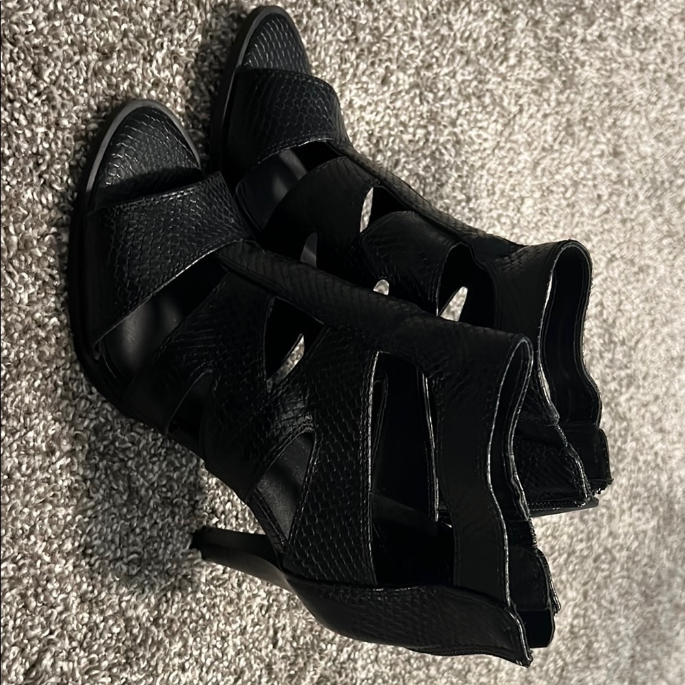 Simply Vera Vera Wang Black Heels for Sophisticated Style